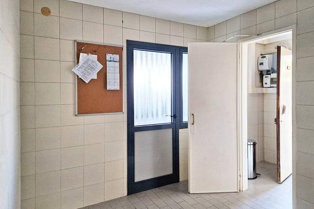 #22815 Laboratorio con magazzino e cortile condiviso in vendita - foto 4