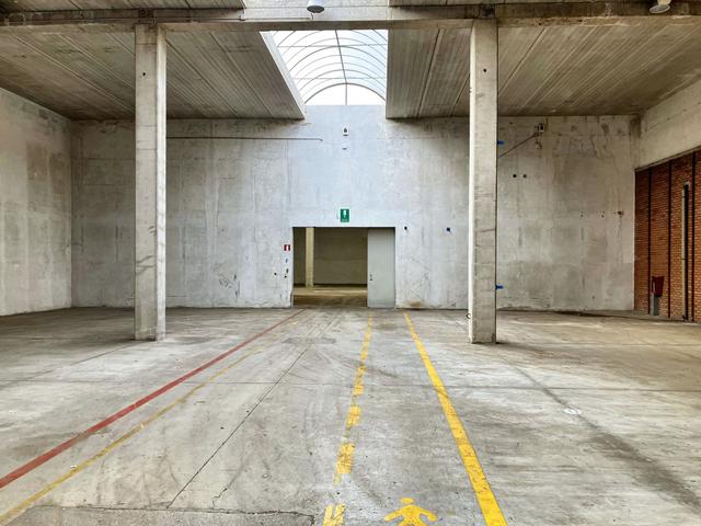 #22832 Capannone industriale con due unità residenziali in vendita - foto 12