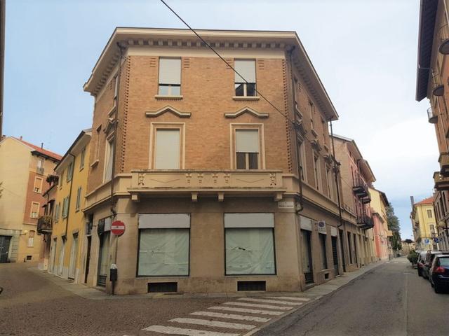 #22857 Porzione di palazzina con negozio e due uffici in vendita - foto 1