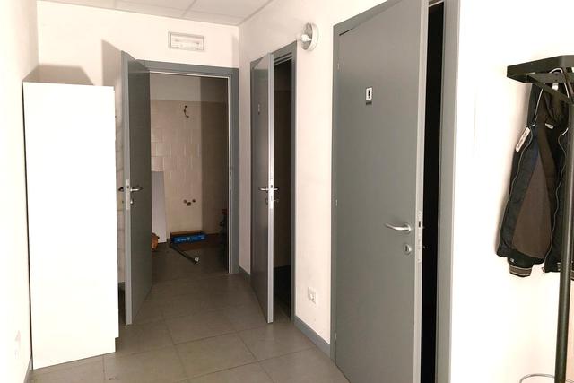 #23007 Capannone ad uso commerciale con cortile in vendita - foto 8