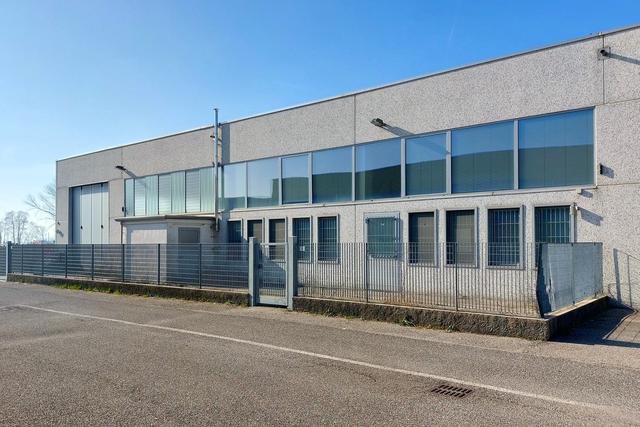 #23007 Capannone ad uso commerciale con cortile in vendita - foto 15
