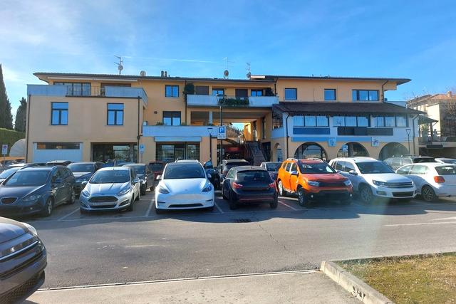 #23008 Negozio con due garage in località turistica in vendita - foto 14