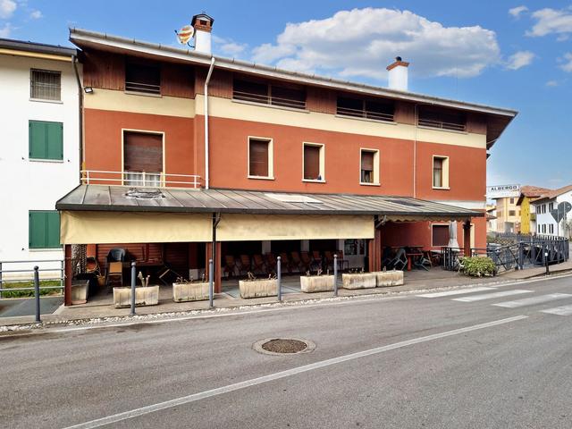 #23026 Albergo con Bar-Ristorante e due appartamenti in vendita - foto 1