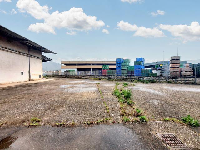 #23059 Capannone industriale con annessa area esterna in vendita - foto 4