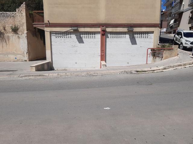 #23334 Locale deposito ed area scoperta per posti auto in vendita - foto 2