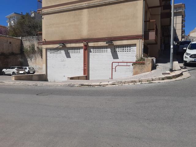 #23334 Locale deposito ed area scoperta per posti auto in vendita - foto 3