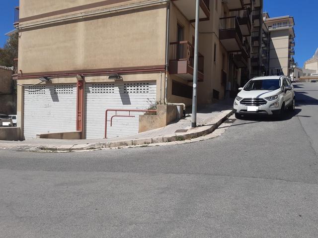 #23334 Locale deposito ed area scoperta per posti auto in vendita - foto 4