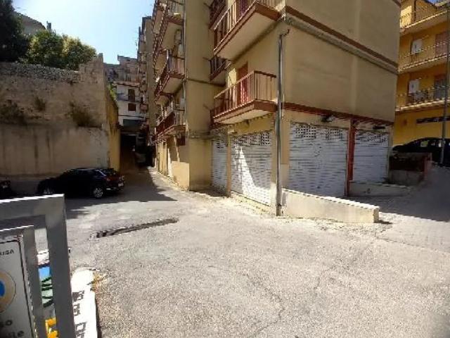 #23334 Locale deposito ed area scoperta per posti auto in vendita - foto 11