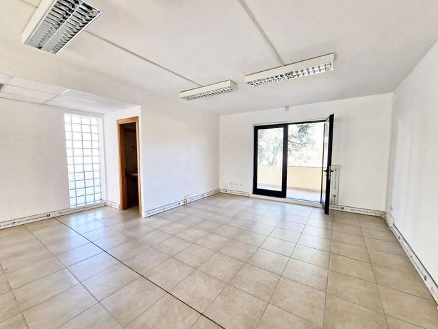#23370 Cinque uffici adiacenti in zona centrale recentemente ristrutturati in vendita - foto 10