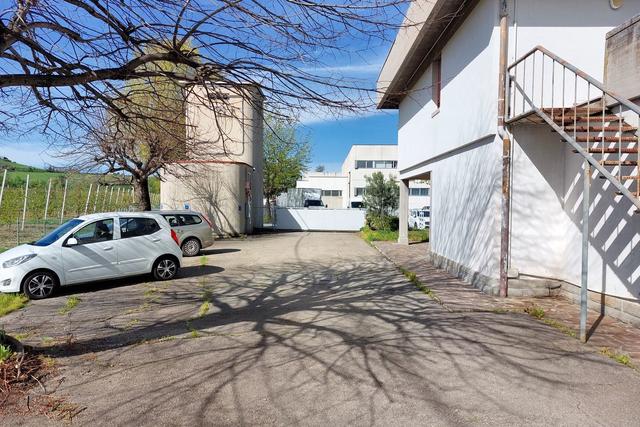 #23471 Capannone produttivo con palazzina uffici in vendita - foto 4