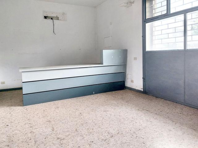 #23505 Negozio con area pertinenziale in zona residenziale in vendita - foto 6