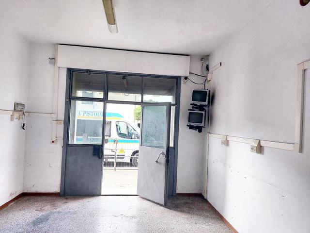 #23505 Negozio con area pertinenziale in zona residenziale in vendita - foto 8