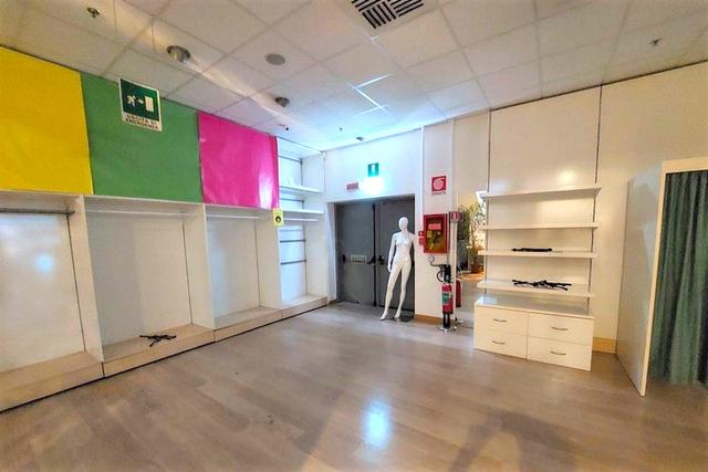 #23530 Complesso commerciale con depositi esterni in vendita - foto 7