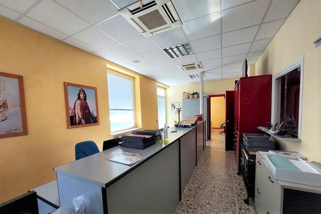 #23530 Complesso commerciale con depositi esterni in vendita - foto 12