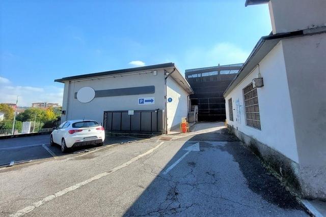 #23530 Complesso commerciale con depositi esterni in vendita - foto 14