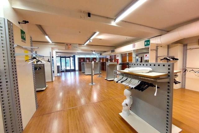 #23531 Complesso commerciale e ampio parcheggio in vendita - foto 2