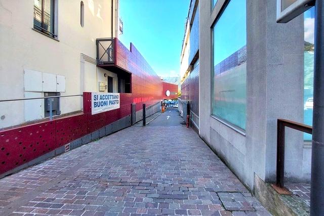 #23531 Complesso commerciale e ampio parcheggio in vendita - foto 11