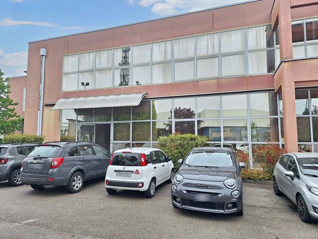 #23546 Complesso commerciale su più livelli in vendita - foto 1