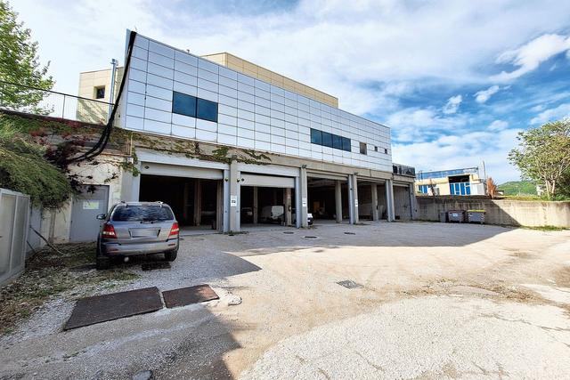 #23620 Fabbricato commerciale - residenziale - artigianale in vendita - foto 6