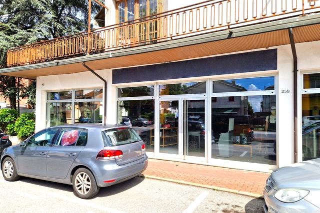 #23623 Locale commerciale con magazzini e tettoia in vendita - foto 2