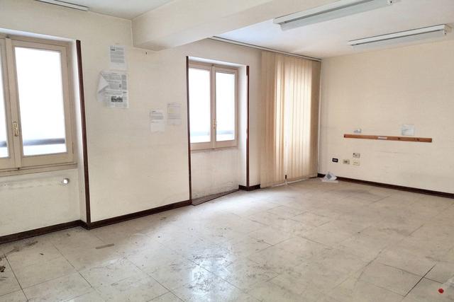 #23703 AFFITTO - Locali uffici e locali archivio in vendita - foto 8