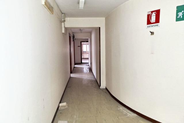 #23703 AFFITTO - Locali uffici e locali archivio in vendita - foto 9