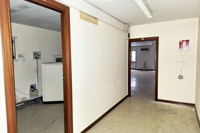 #23703 AFFITTO - Locali uffici e locali archivio in vendita - foto 12