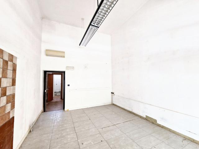 #23760 Negozio in zona centrale in vendita - foto 4