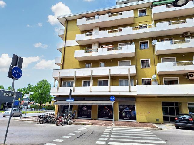 #23833 Ufficio con cantina e posto auto in edificio residenziale in vendita - foto 1