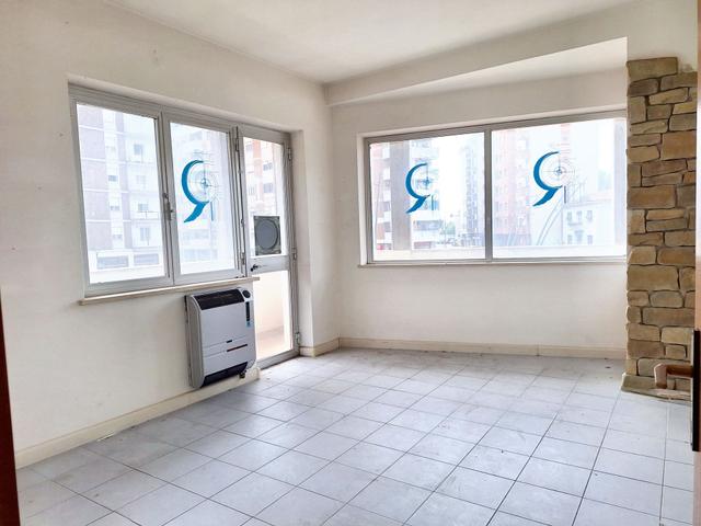 #23833 Ufficio con cantina e posto auto in edificio residenziale in vendita - foto 5