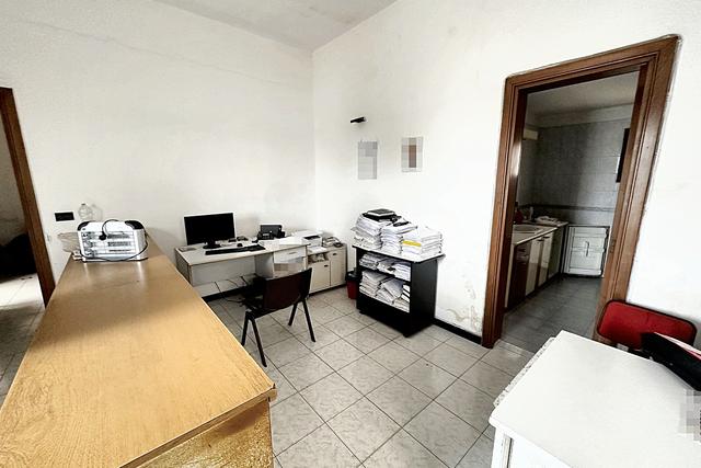 #23848 Fabbricato uso ufficio con terreno di 17.232 mq in vendita - foto 2