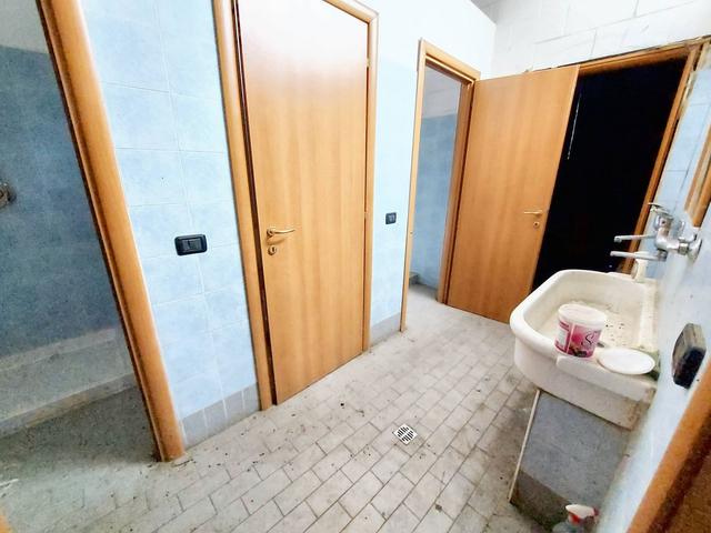 #23900 Capannone artigianale con uffici e corte in vendita - foto 24