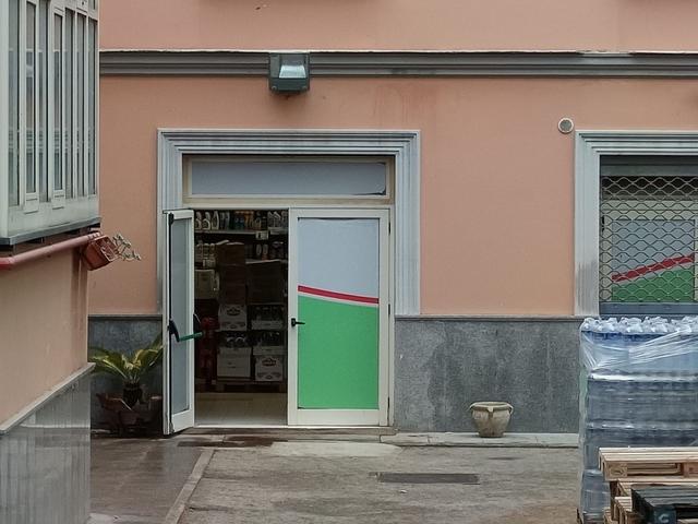 Negozi in vendita