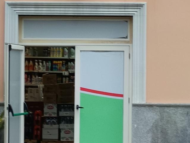 Negozi in vendita