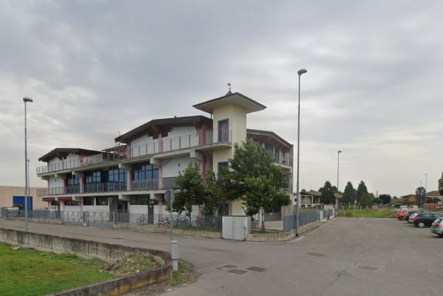 #24099 Magazzino-deposito con area cortilizia pertinenziale in vendita - foto 1