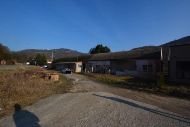 #24115 Capannone con pertinenze esterne in vendita - foto 1