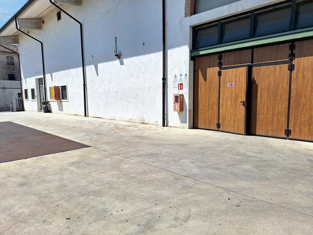 #24141 Capannone su due livelli a destinazione commerciale in vendita - foto 6