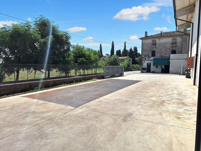 #24141 Capannone su due livelli a destinazione commerciale in vendita - foto 7