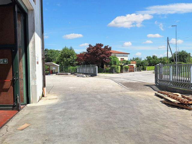 #24141 Capannone su due livelli a destinazione commerciale in vendita - foto 8