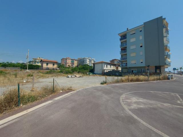#24150 Terreno pianeggiante di 1331 mq vicino al mare ad uso parcheggio in vendita - foto 5
