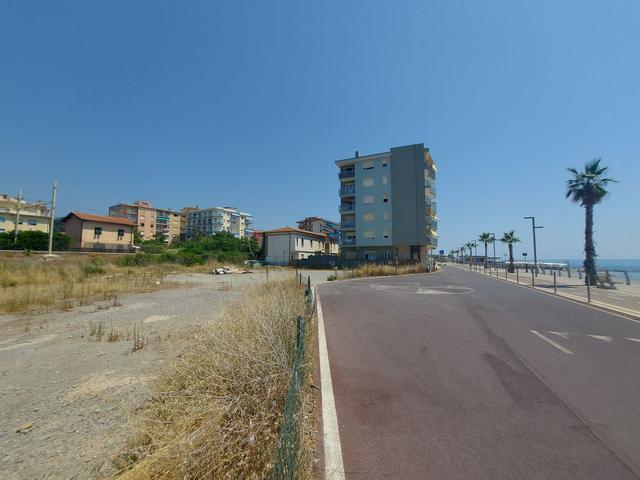 #24150 Terreno pianeggiante di 1331 mq vicino al mare ad uso parcheggio in vendita - foto 6