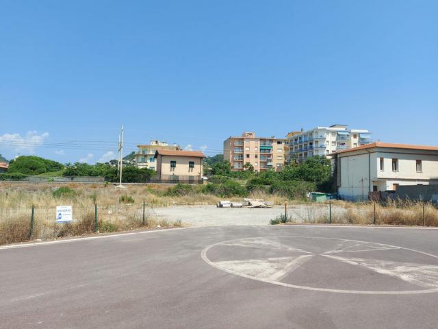 #24150 Terreno pianeggiante di 1331 mq vicino al mare ad uso parcheggio in vendita - foto 7
