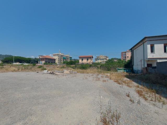 #24150 Terreno pianeggiante di 1331 mq vicino al mare ad uso parcheggio in vendita - foto 8