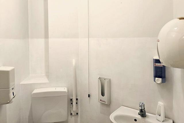 #24166 Negozio piano terra con cortiletto esclusivo in vendita - foto 8