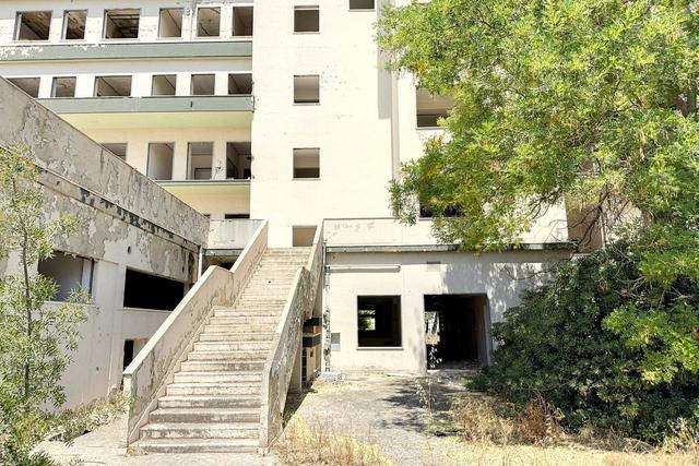 #24196 Hotel con pertinenze da ristrutturare e bonificare in vendita - foto 4
