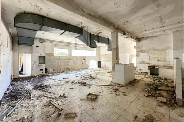 #24196 Hotel con pertinenze da ristrutturare e bonificare in vendita - foto 5