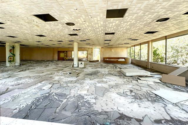 #24196 Hotel con pertinenze da ristrutturare e bonificare in vendita - foto 8