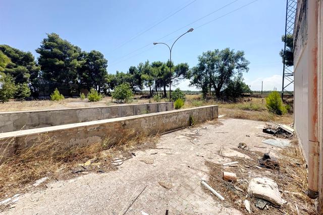 #24196 Hotel con pertinenze da ristrutturare e bonificare in vendita - foto 10