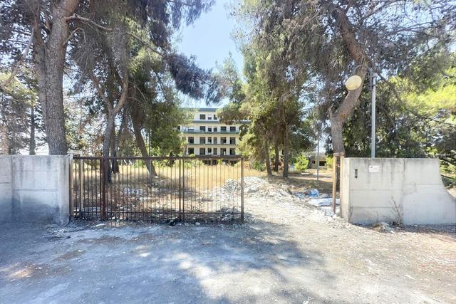 #24196 Hotel con pertinenze da ristrutturare e bonificare in vendita - foto 20