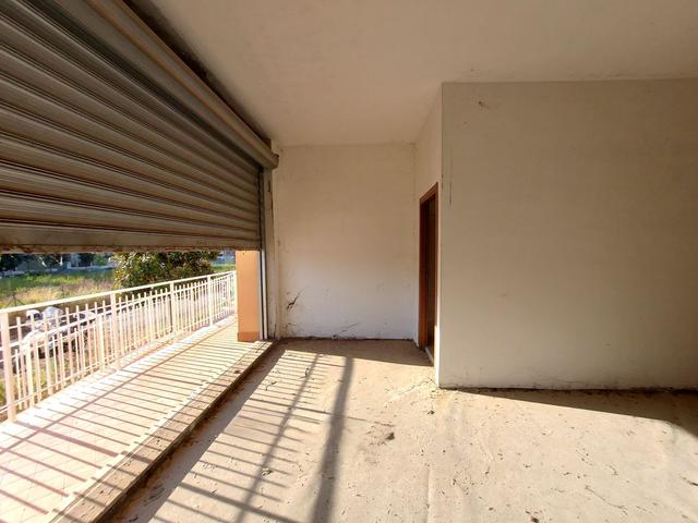 #24330 Negozio al grezzo con corte esclusiva e cantina  (sub 1) in vendita - foto 3